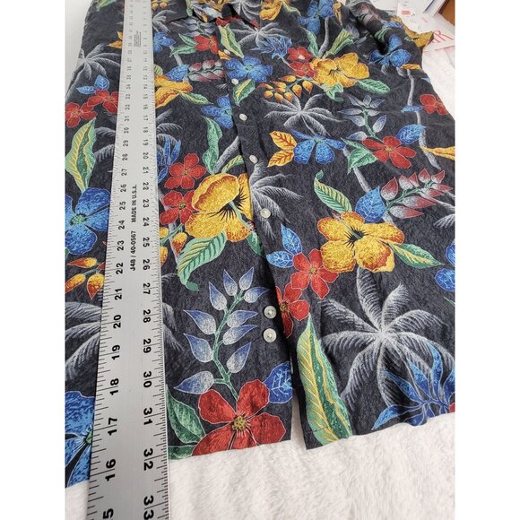Vintage Pierre Cardin Mens XL Hawaiian Floral Button-Up Shirt Black Rayon Casual - Picture 8 of 8